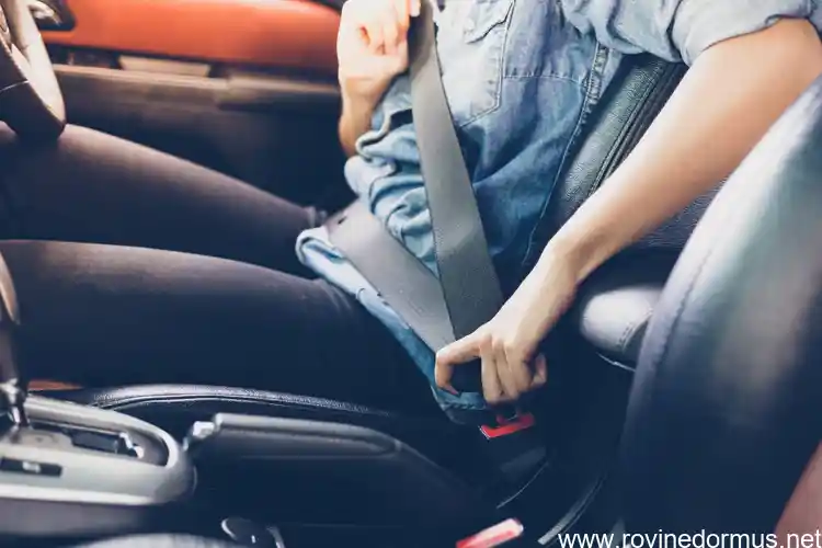 how to unbuckle the middle seat belt