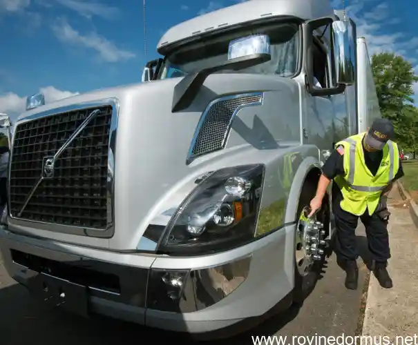 why do 18 wheelers have spikes